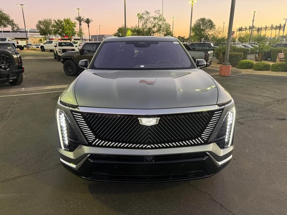 2026 Cadillac Vistiq - Image 2 of 11