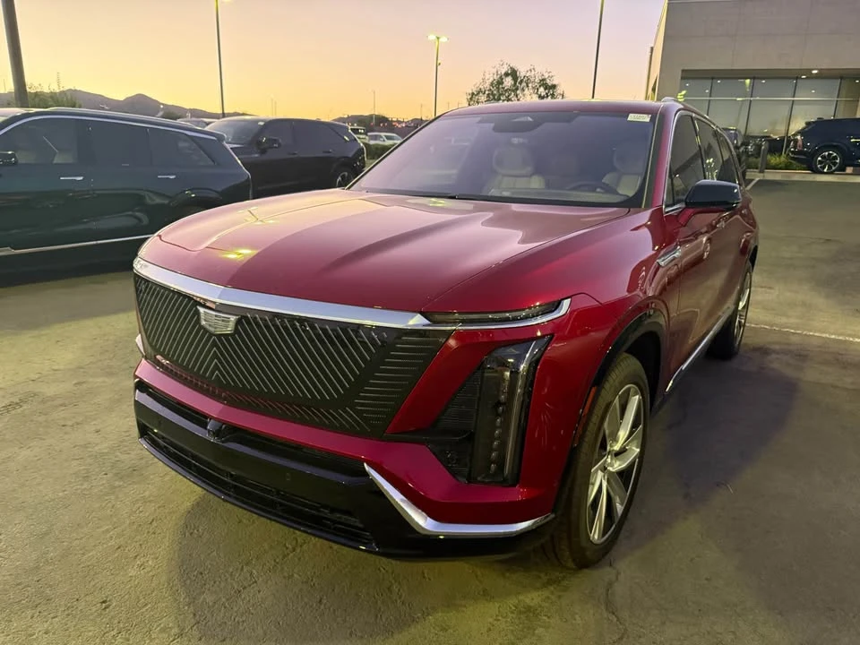 2026 Cadillac Vistiq - Image 9 of 11