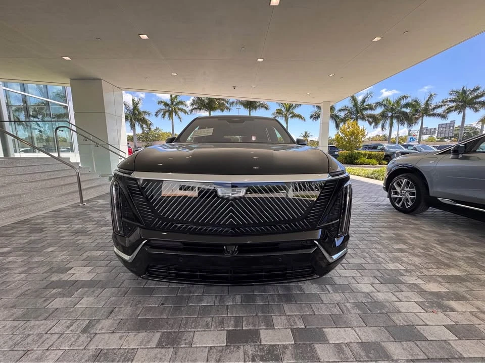 2026 Cadillac Vistiq - Image 2 of 10