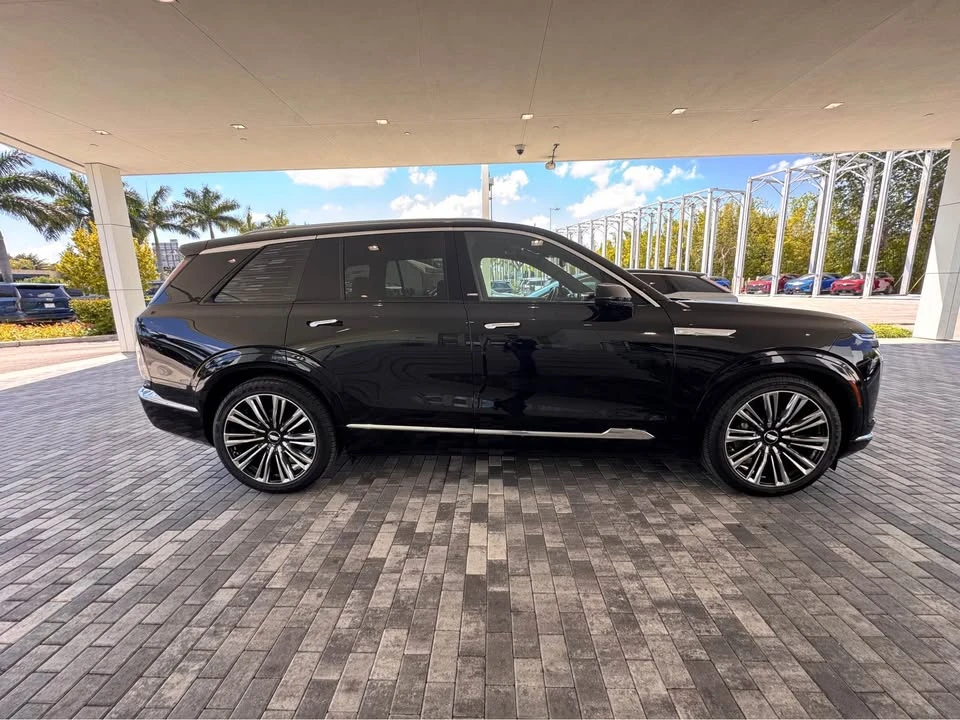 2026 Cadillac Vistiq - Image 3 of 10
