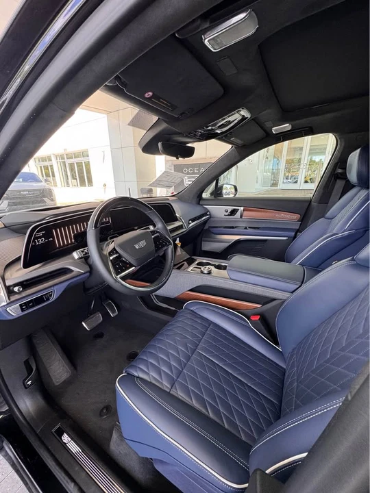 2026 Cadillac Vistiq - Image 5 of 10