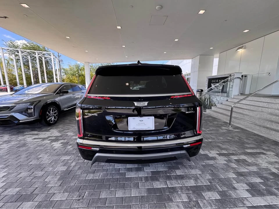 2026 Cadillac Vistiq - Image 4 of 10
