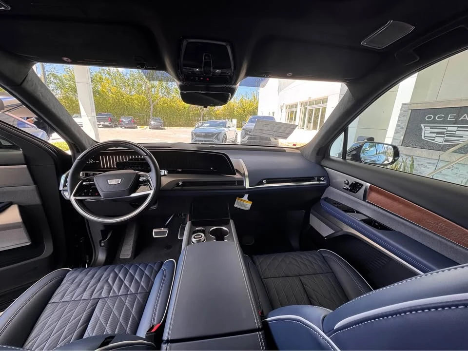 2026 Cadillac Vistiq - Image 9 of 10