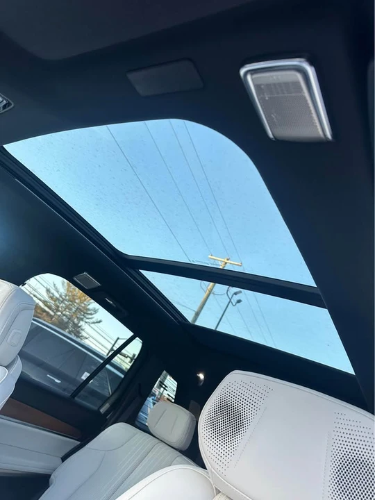 2026 Cadillac Vistiq - Image 6 of 8