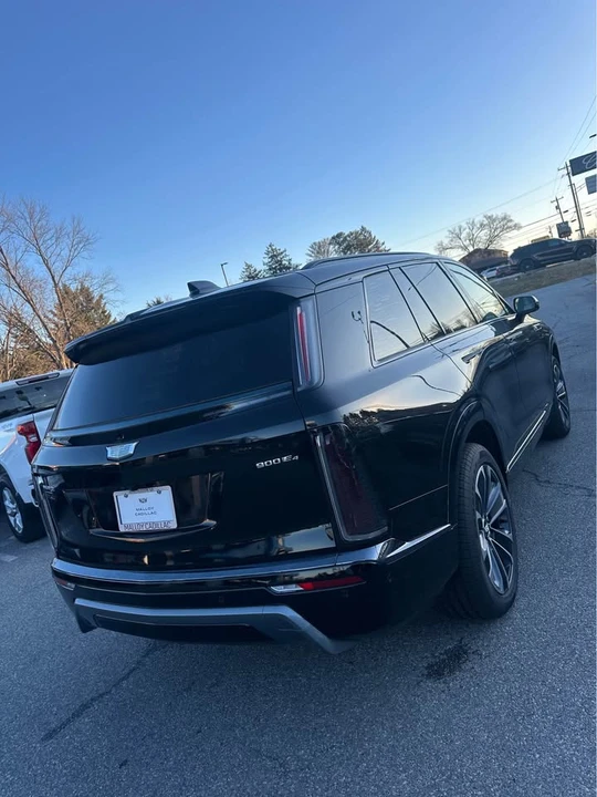 2026 Cadillac Vistiq - Image 2 of 8
