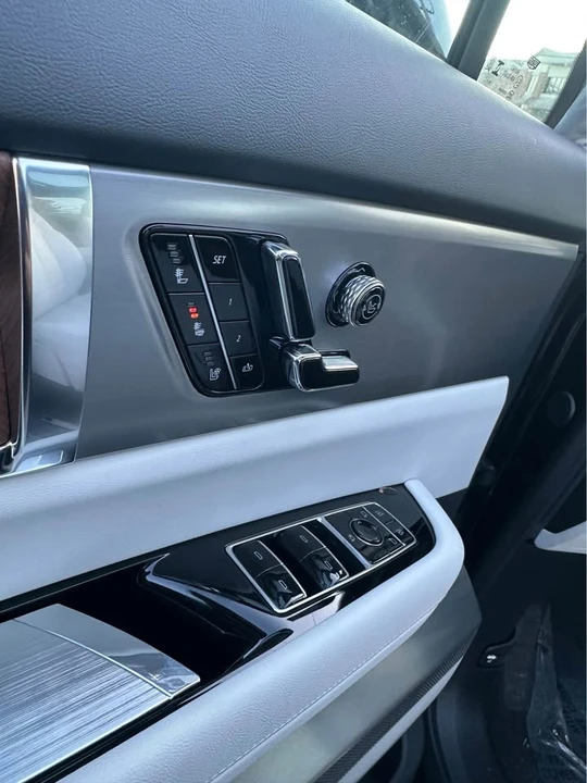 2026 Cadillac Vistiq - Image 7 of 8