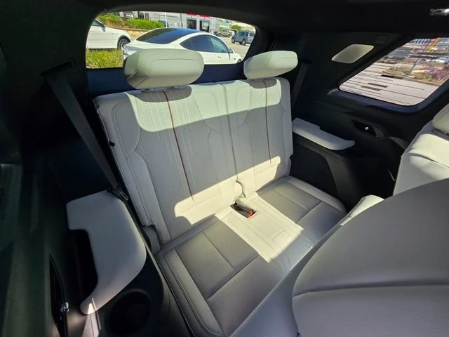 2026 Cadillac Vistiq - Image 7 of 12