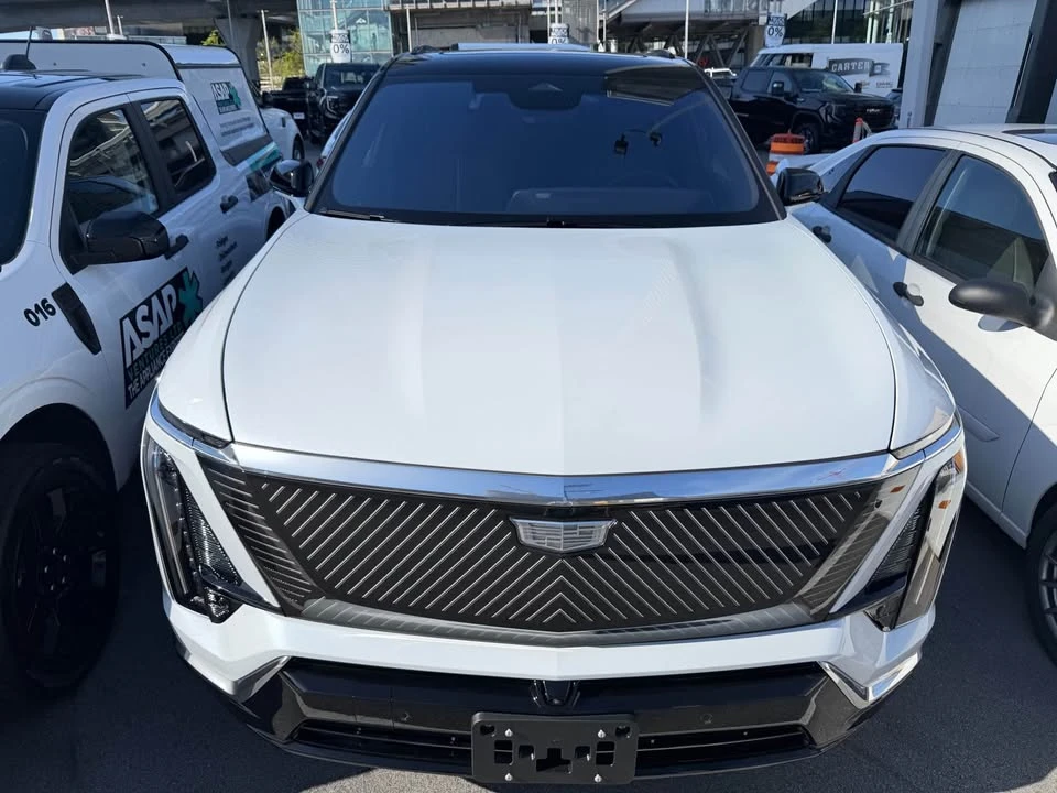 2026 Cadillac Vistiq - Image 2 of 12