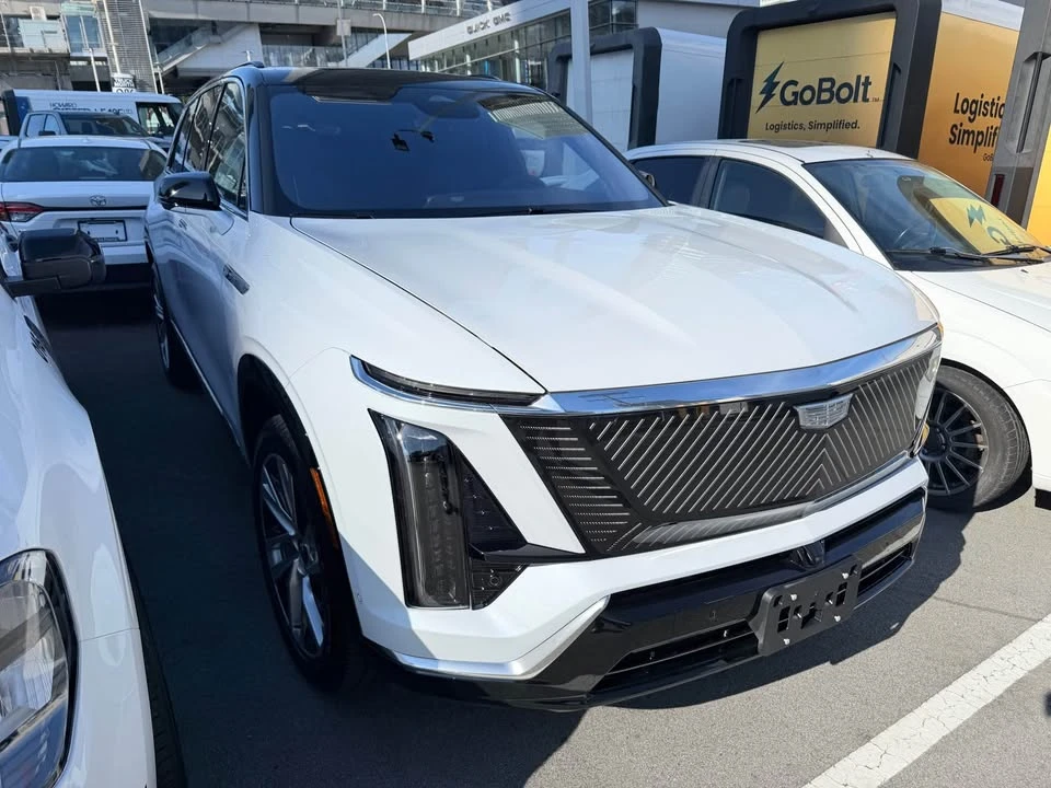2026 Cadillac Vistiq - Image 4 of 12