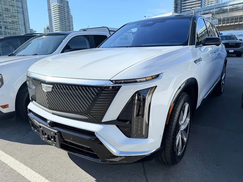 2026 Cadillac Vistiq - Image 3 of 12