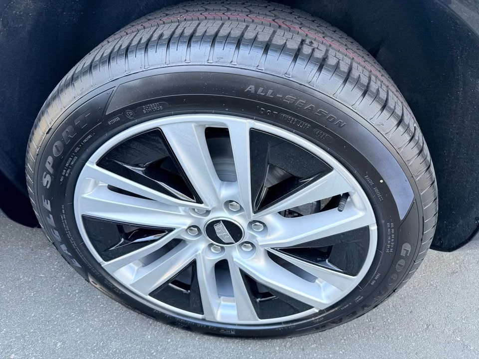 2026 Cadillac Vistiq - Image 9 of 12