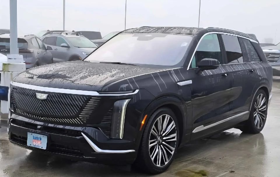 2026 Cadillac Vistiq - Image 2 of 20