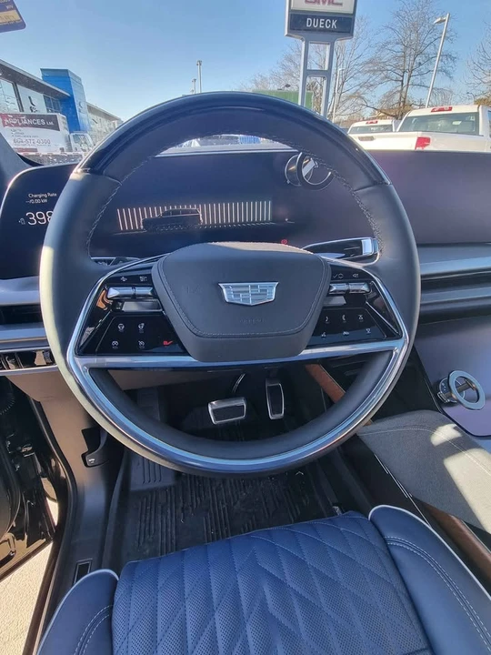2026 Cadillac Vistiq - Image 12 of 20