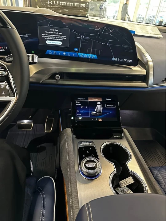 2026 Cadillac Vistiq - Image 3 of 11
