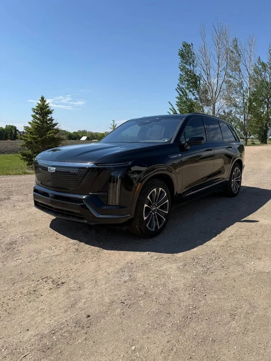 2026 Cadillac Vistiq - Image 2 of 7