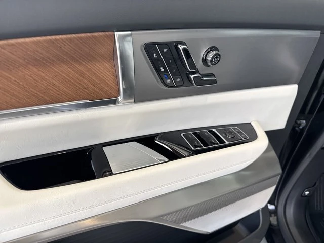 2026 Cadillac Vistiq - Image 13 of 19