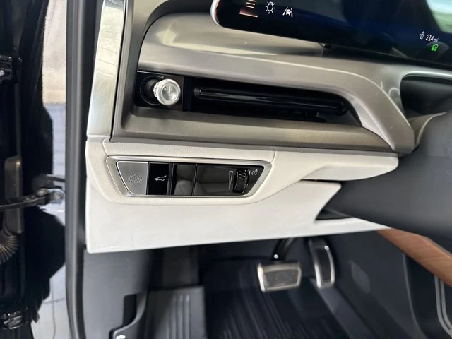2026 Cadillac Vistiq - Image 15 of 19