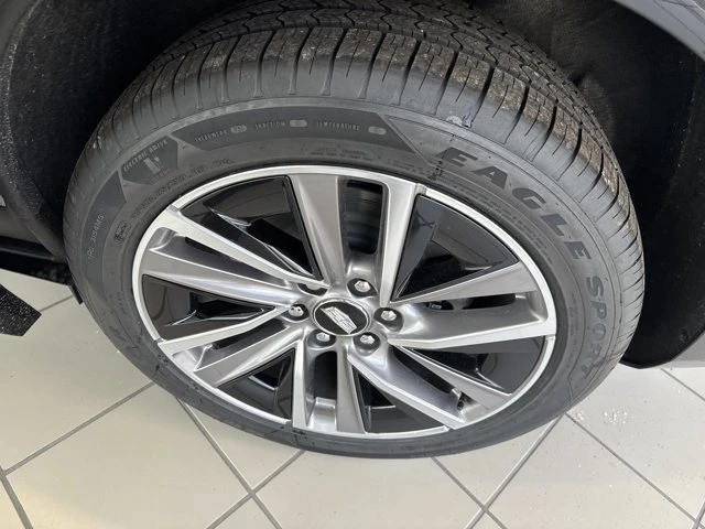 2026 Cadillac Vistiq - Image 9 of 19