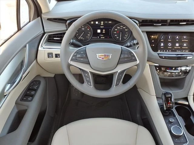 2026 Cadillac XT5 - Image 10 of 13