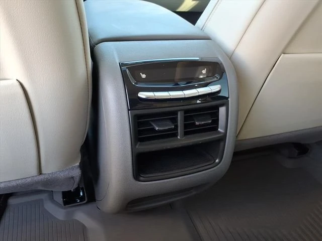 2026 Cadillac XT5 - Image 9 of 13