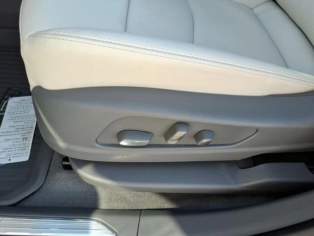 2026 Cadillac XT5 - Image 6 of 13