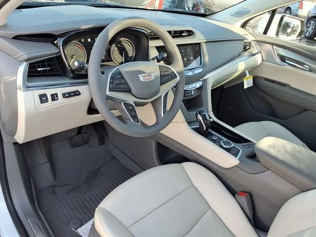 2026 Cadillac XT5 - Image 2 of 13