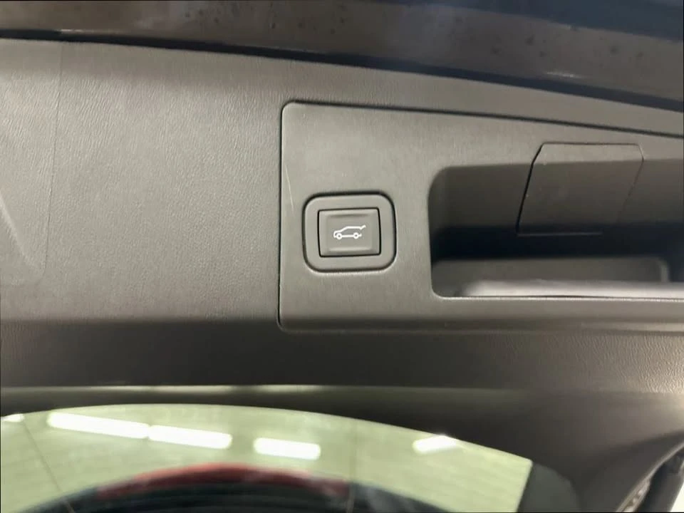 2026 Cadillac XT5 - Image 12 of 20