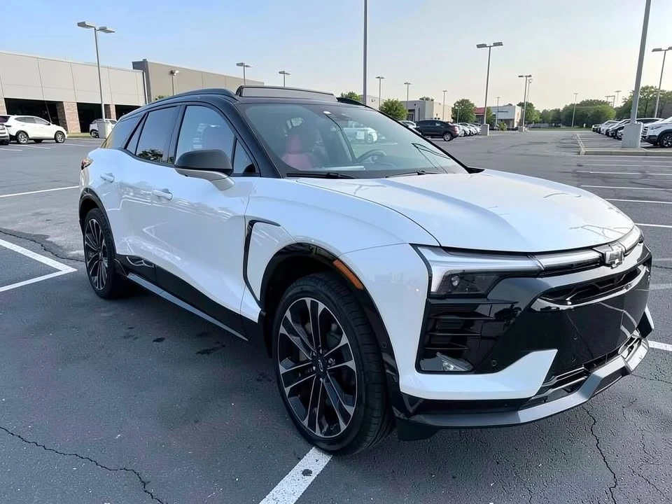 2026 Chevrolet Blazer - Image 2 of 9