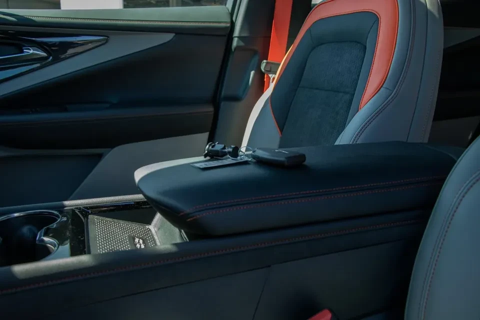 2026 Chevrolet Blazer - Image 10 of 20