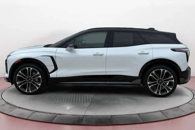 2026 Chevrolet Blazer - Image 2 of 20