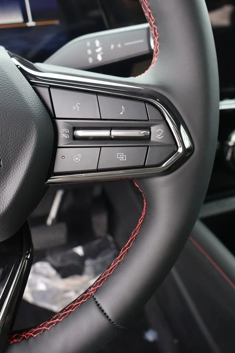 2026 Chevrolet Blazer - Image 13 of 20