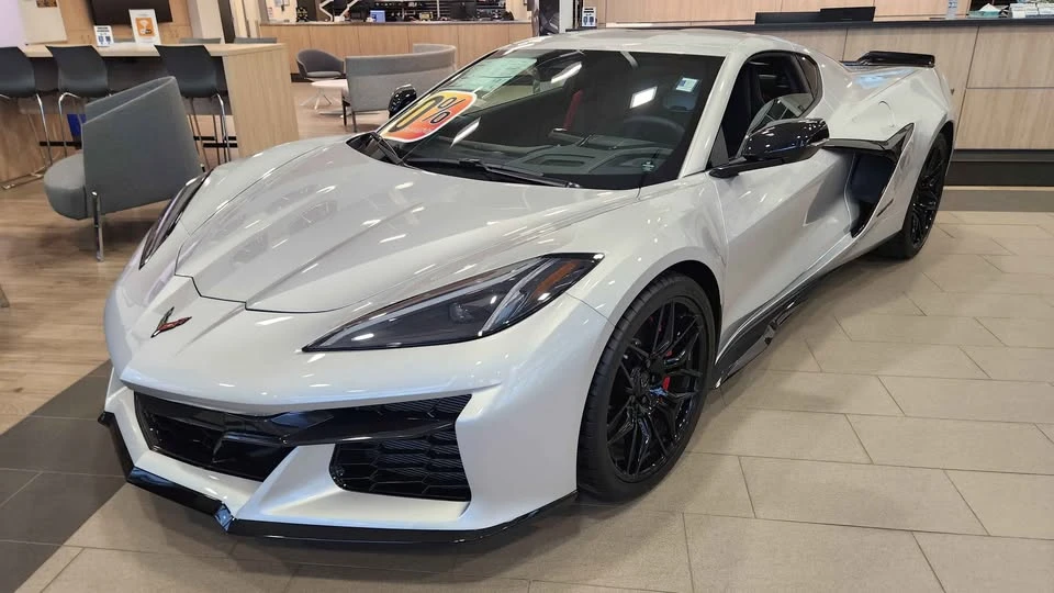 2026 Chevrolet Corvette C8 Z06 - Image 16 of 17