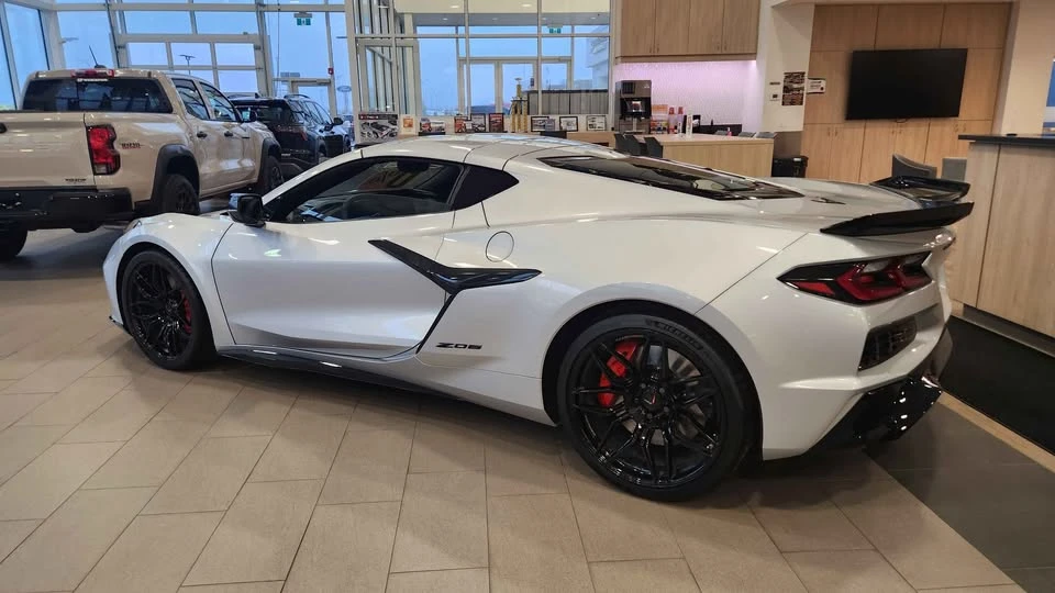 2026 Chevrolet Corvette C8 Z06 - Image 15 of 17