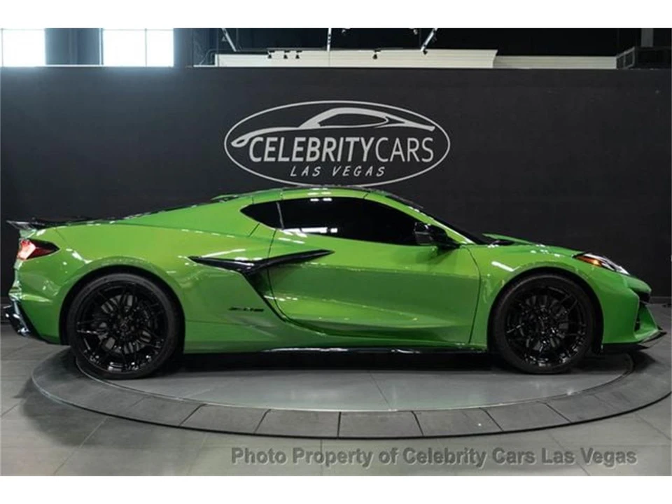 2026 Chevrolet Corvette C8 ZR1X - Image 4 of 31