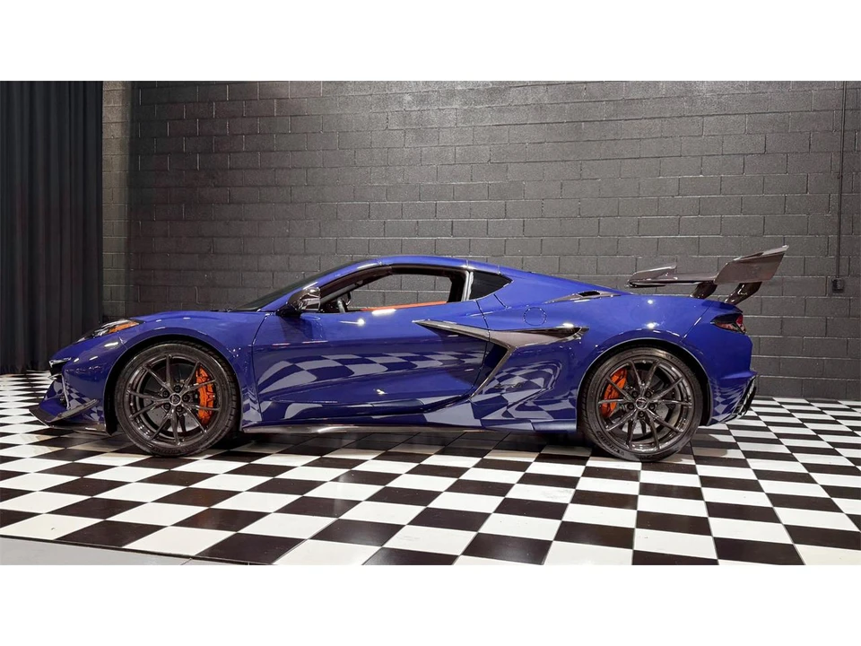 2026 Chevrolet Corvette C8 ZR1X - Image 2 of 31