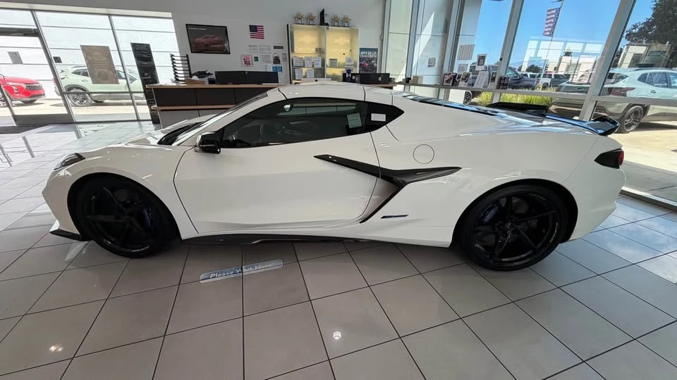 2026 Chevrolet Corvette C8 E-Ray - Image 6 of 16