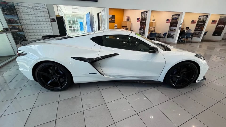 2026 Chevrolet Corvette C8 E-Ray - Image 5 of 16