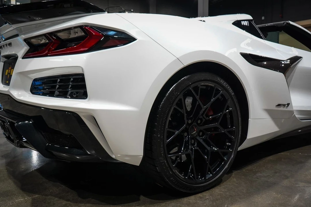 2026 Chevrolet Corvette C8 Z06 - Image 15 of 31