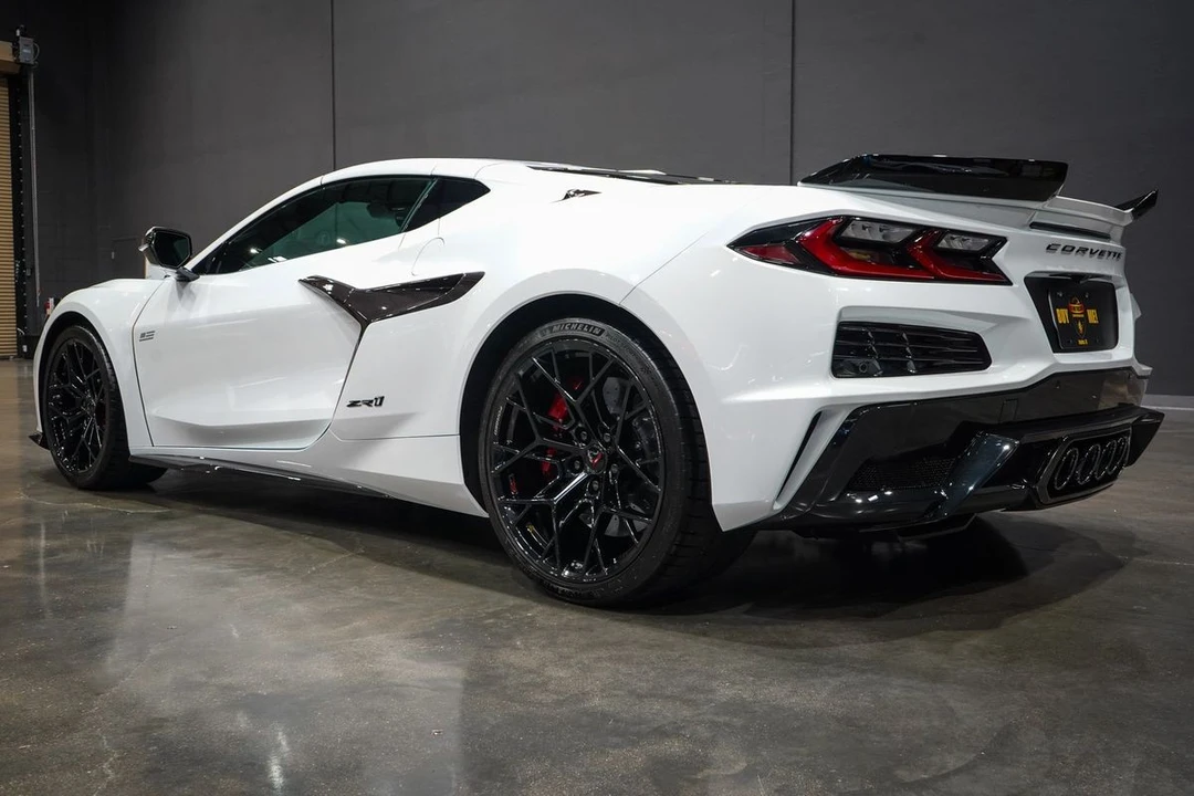2026 Chevrolet Corvette C8 Z06 - Image 23 of 31
