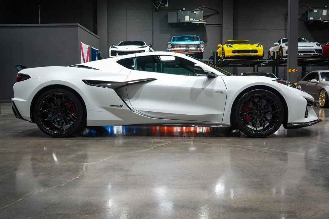 2026 Chevrolet Corvette C8 Z06 - Image 25 of 31