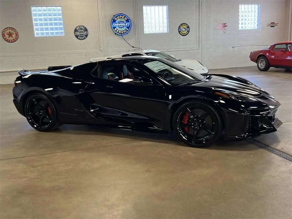 2026 Chevrolet Corvette C8 E-Ray - Image 2 of 19
