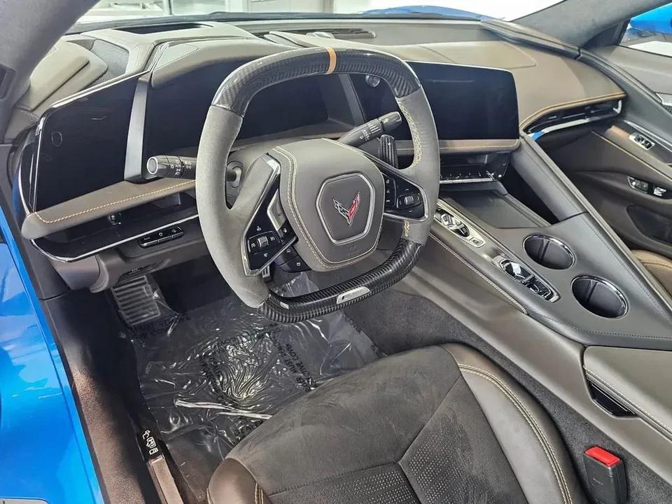 2026 Chevrolet Corvette C8 E-Ray - Image 14 of 17