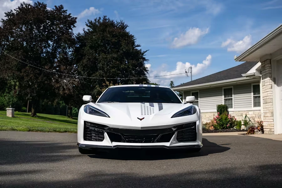 2026 Chevrolet Corvette C8 E-Ray - Image 4 of 31