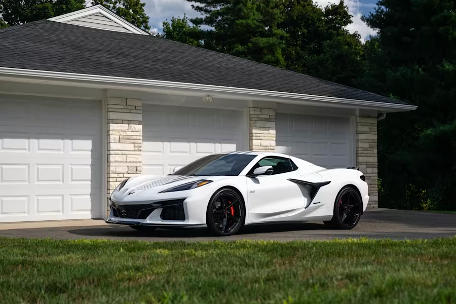 2026 Chevrolet Corvette C8 E-Ray - Image 25 of 31