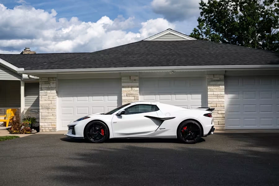 2026 Chevrolet Corvette C8 E-Ray - Image 2 of 31