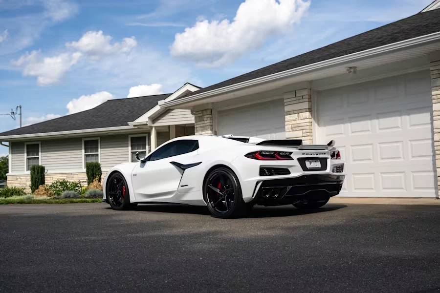 2026 Chevrolet Corvette C8 E-Ray - Image 8 of 31