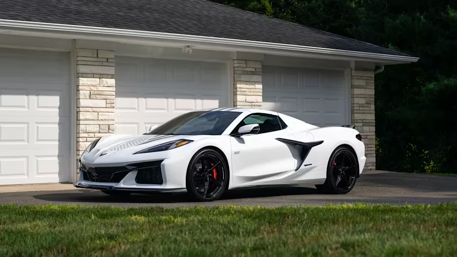 2026 Chevrolet Corvette C8 E-Ray - Image 11 of 31