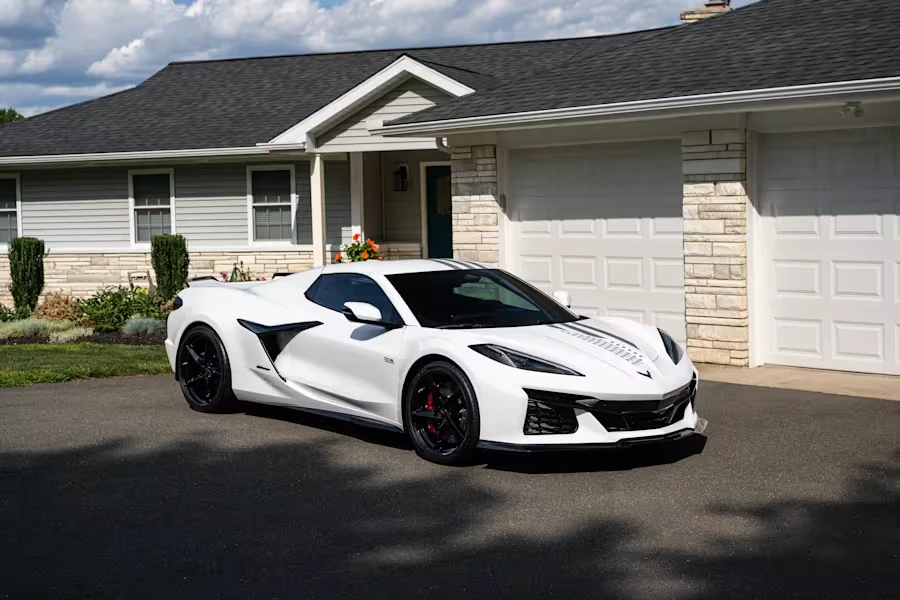 2026 Chevrolet Corvette C8 E-Ray - Image 24 of 31
