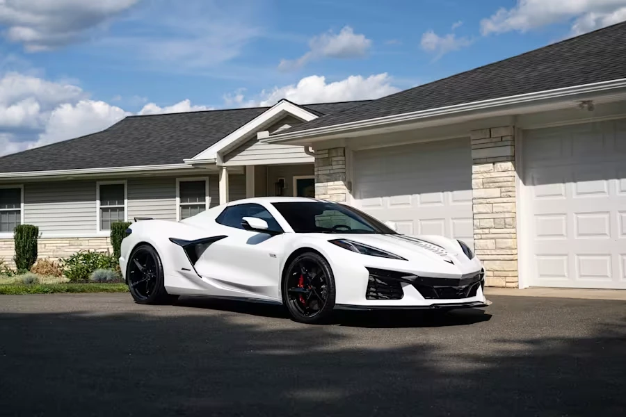 2026 Chevrolet Corvette C8 E-Ray - Image 7 of 31