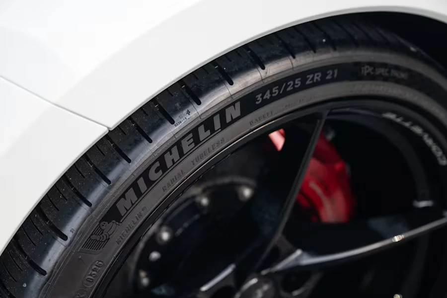 2026 Chevrolet Corvette C8 E-Ray - Image 23 of 31
